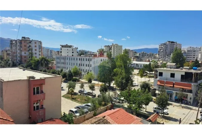 Vlore, jepet me qera apartament 2+1 Kati 5, 102 m² 400 € (Rr. Sulejman Delvina, pranë Gjykatës së Shkallës së Parë)