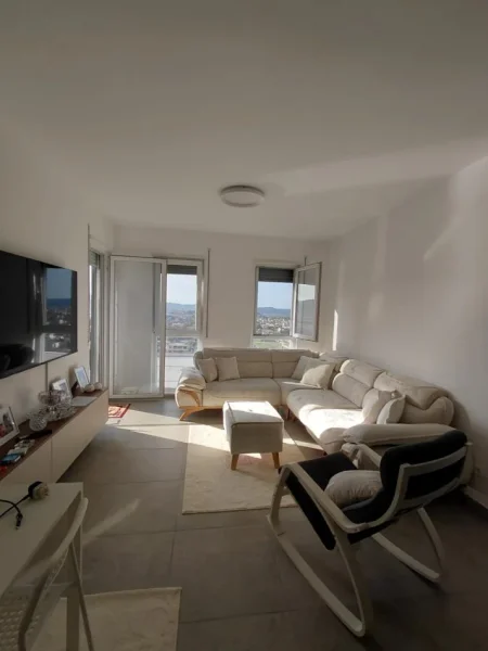 Tirane, jepet me qera apartament 2+1 Kati 2, 60 m² 600 € (univers city)