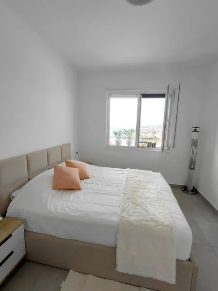 Tirane, jepet me qera apartament 2+1 Kati 2, 60 m² 600 € (univers city)