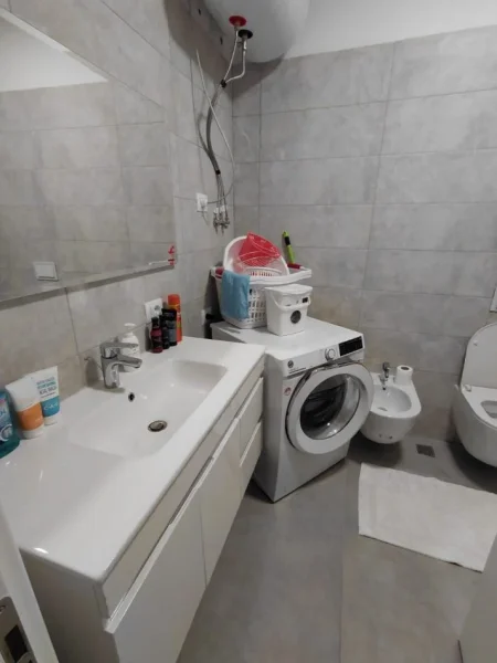 Tirane, jepet me qera apartament 2+1 Kati 2, 60 m² 600 € (univers city)