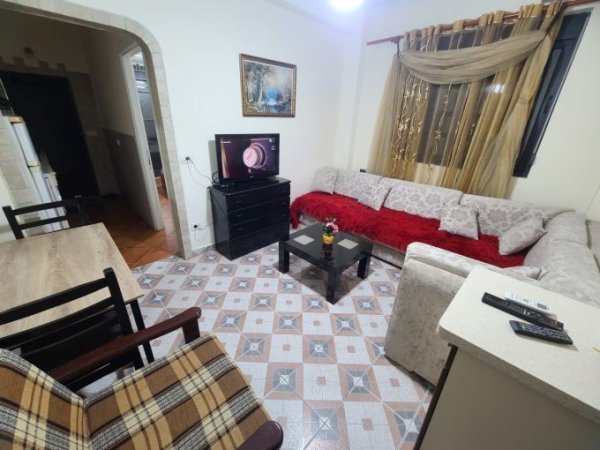 Tirane, jepet me qera apartament 1+1 Kati 1, 55 m² 420 € (bulevardi i ri)