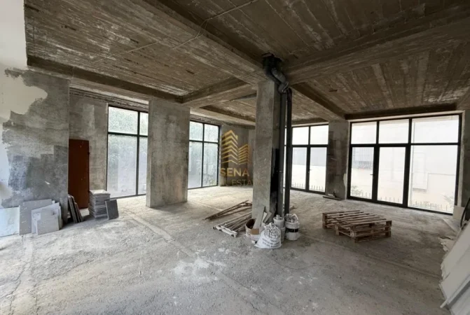 Tirane, jepet me qera ambjent biznesi Kati 0, 90 m² 600 € (Kinostudio)