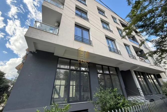 Tirane, jepet me qera ambjent biznesi Kati 0, 90 m² 600 € (Kinostudio)