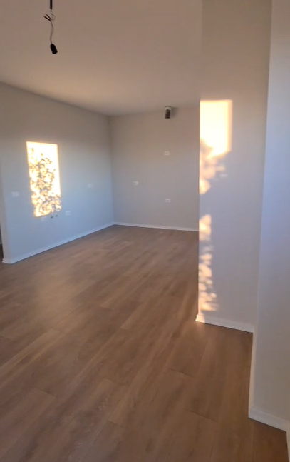 Tirane, jepet me qera zyre Kati 18, 160 m² 2.000 € (RRUGA E KAVAJES)