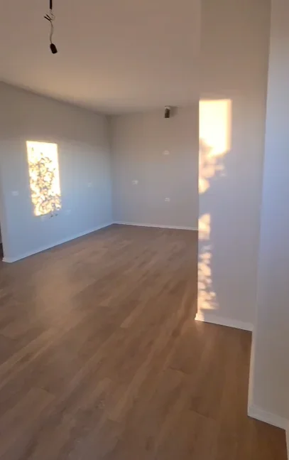 Tirane, jepet me qera zyre Kati 18, 160 m² 2.000 € (RRUGA E KAVAJES)