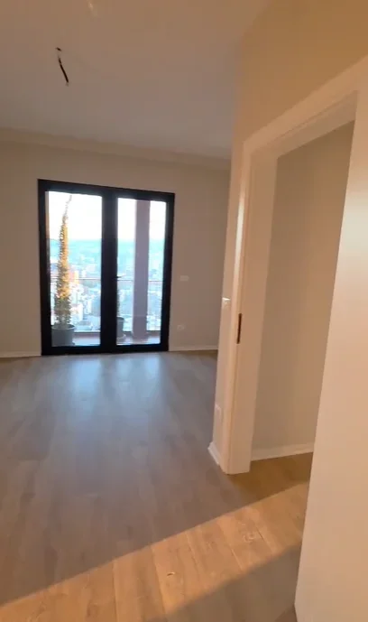 Tirane, jepet me qera zyre Kati 18, 160 m² 2.000 € (RRUGA E KAVAJES)