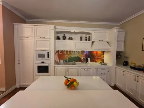 Tirane, shes apartament 2+1+Aneks+Ballkon Kati 7, 191 m² 220.000 € 