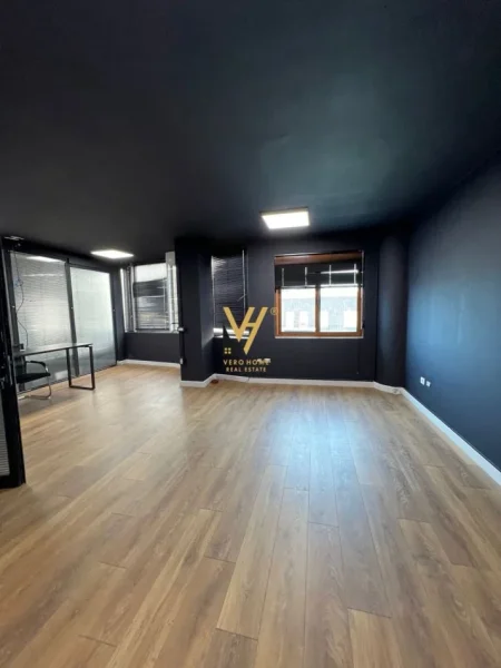 Tirane, jepet me qera ambjent biznesi Kati 9, 371 m² 3.000 € (Usluga, Ish-Stacioni i Trenit)