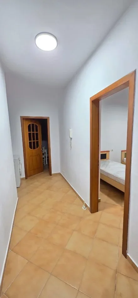 Tirane, jepet me qera apartament 2+1 Kati 4, 86 m² 450 € (Shkolla e Bashkuar)