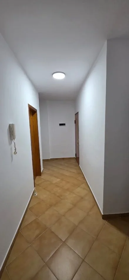 Tirane, jepet me qera apartament 2+1 Kati 4, 86 m² 450 € (Shkolla e Bashkuar)