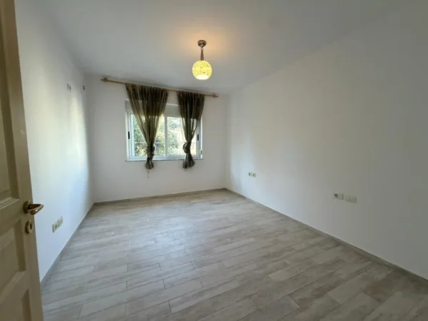 Tirane, shes apartament 2+1+Aneks+Ballkon Kati 1, 76 m² 170.000 € (Bukevardi Zogu i Pare)
