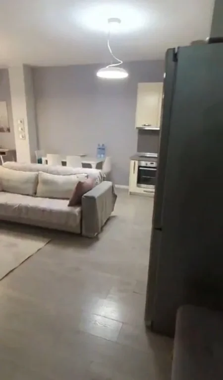 Tirane, jepet me qera apartament 1+1+Ballkon Kati 7, 70 m² 600 € (Don Bosko)