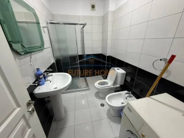 Tirane, jepet me qera apartament 2+1 Kati 4, 99 m² 520 € (Golden Park , Prane Amerikan 3)