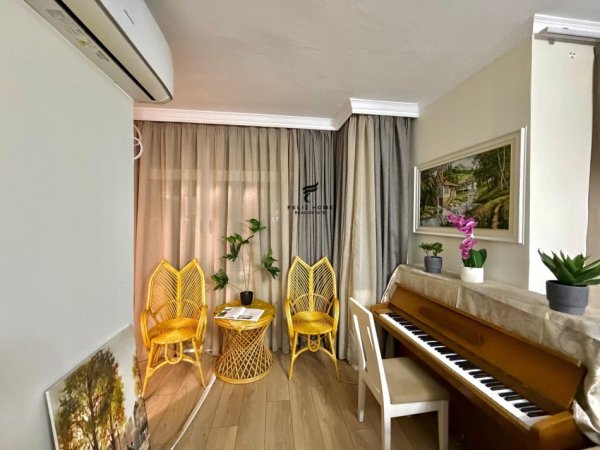 Tirane, jepet me qera apartament 3+1 Kati 3, 92 m² 1.200 € (VASIL SHANTO)