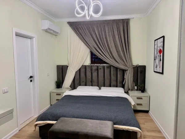 Tirane, jepet me qera apartament 3+1 Kati 3, 92 m² 1.200 € (VASIL SHANTO)