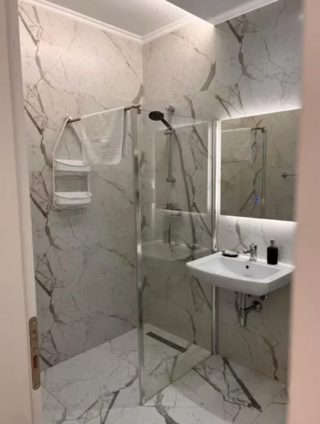 Tirane, shitet apartament 1+1 Kati 3, 81 m² 360.000 € (rr. Mustafa Matohiti)