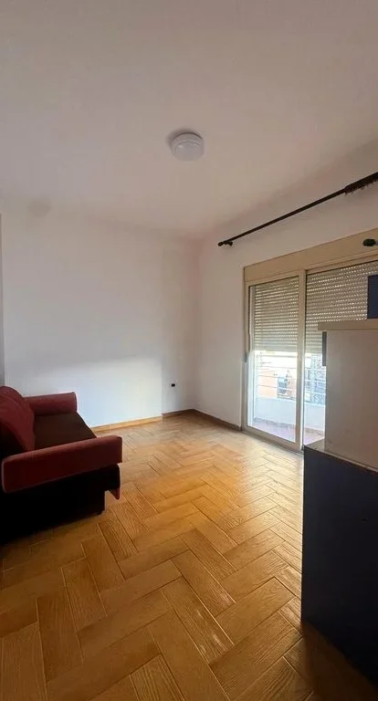 Tirane, jepet me qera apartament 2+1 Kati 2, 100 m² 650 € (Myslym Shyrit)