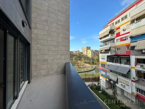 Tirane, jepet me qera apartament 2+1+Aneks+Ballkon Kati 4, 113 m² 1.200 € 
