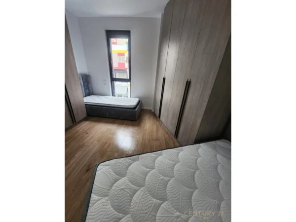 Tirane, jepet me qera apartament 2+1+Aneks+Ballkon Kati 4, 113 m² 1.200 € 
