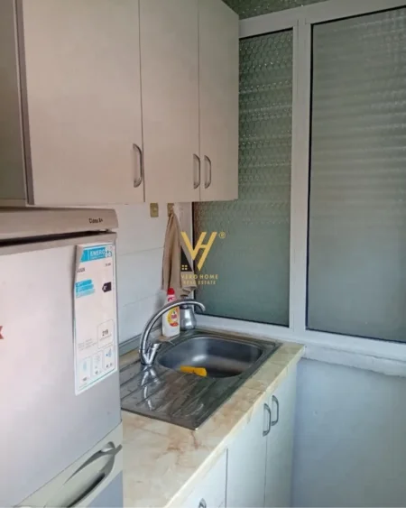 Tirane, jepet me qera apartament 1+1+Ballkon Kati 4, 43 m² 600 € (ALI DEMI)