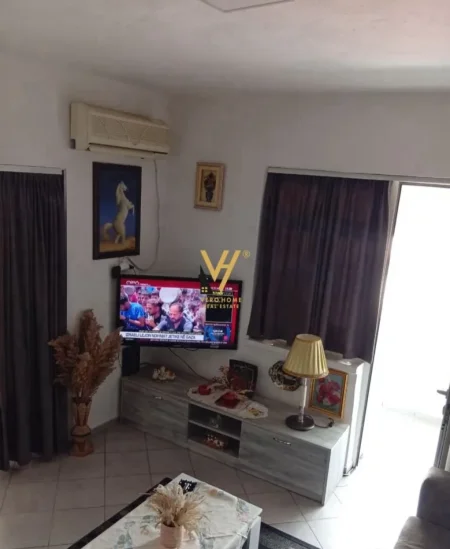 Tirane, jepet me qera apartament 1+1+Ballkon Kati 4, 43 m² 600 € (ALI DEMI)
