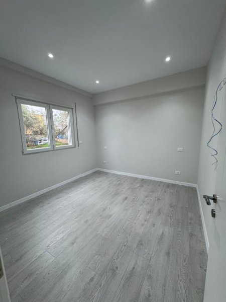 Tirane, jepet me qera apartament 2+1+Ballkon Kati 2, 90 m² 450 € (Kodra e Priftit)