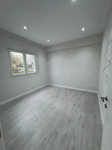 Tirane, jepet me qera apartament 2+1+Ballkon Kati 2, 90 m² 450 € (Kodra e Priftit)