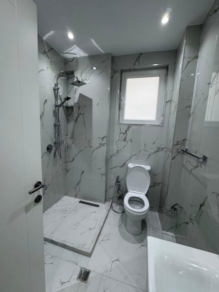 Tirane, jepet me qera apartament 2+1+Ballkon Kati 2, 90 m² 450 € (Kodra e Priftit)