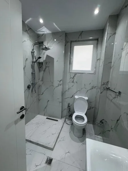 Tirane, jepet me qera apartament 2+1+Ballkon Kati 2, 90 m² 450 € (Kodra e Priftit)