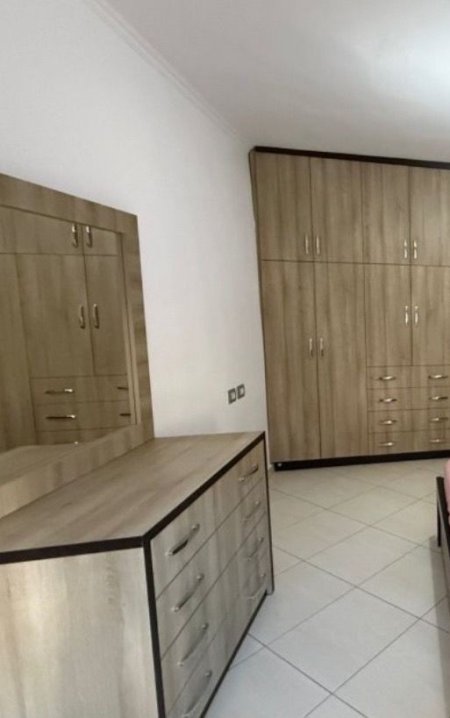 Tirane, jepet me qera apartament 2+1 Kati 3, 70 m² 600 € (VASIL SHANTO)