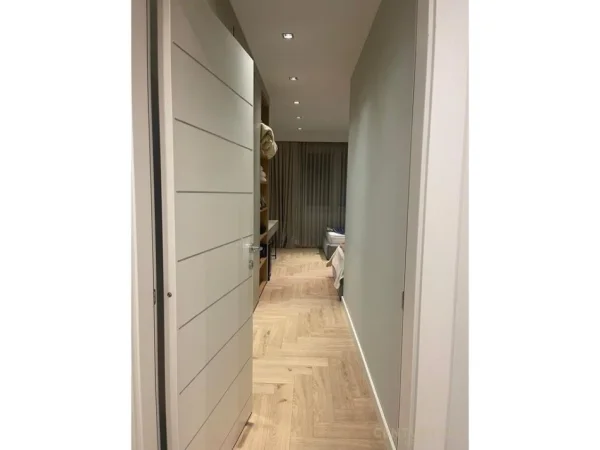 Tirane, jepet me qera apartament 2+1+Aneks+Ballkon Kati 1, 198 m² 3.000 € (Libri Universitar)