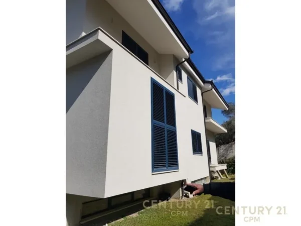 Tirane, jepet me qera Vile 3 Katshe Kati 4, 970 m² 5.500 € 