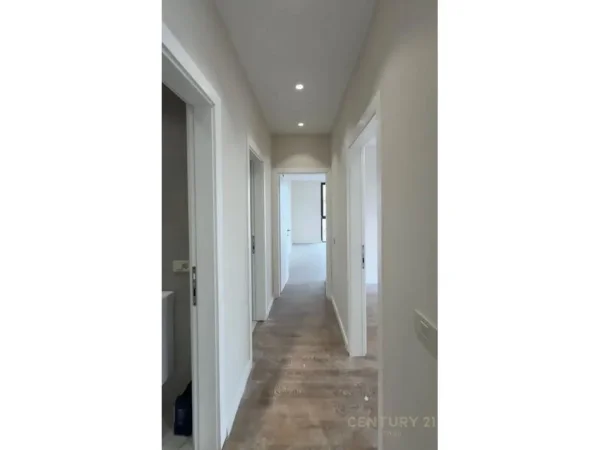 Tirane, jepet me qera apartament 2+1+Aneks+Ballkon Kati 4, 89 m² 1.200 € 