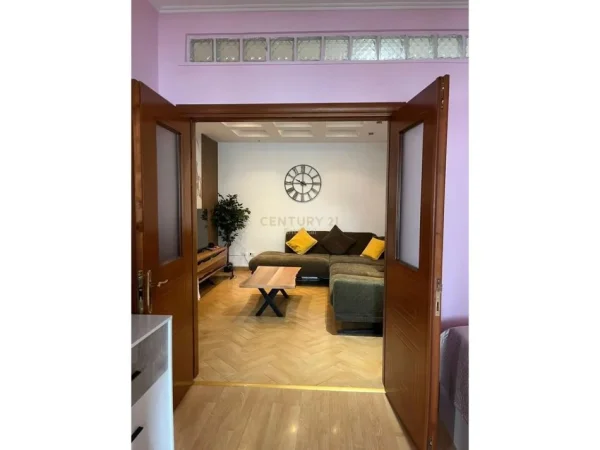 Tirane, jepet me qera apartament 2+1+Aneks+Ballkon Kati 6, 75 m² 850 € 