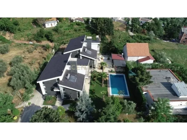 Tirane, jepet me qera , 10.000 € (Tufine, Rruga e Arbrit)