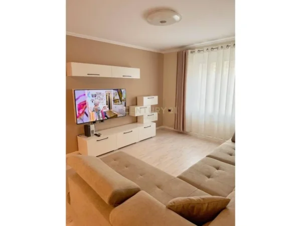 Tirane, jepet me qera apartament 2+1+Aneks+Ballkon Kati 2, 76 m² 900 € (Blv. Zogu i Pare)