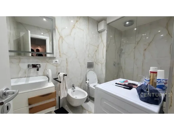 Tirane, jepet me qera apartament 2+1+Aneks+Ballkon Kati 5, 106 m² 800 € 