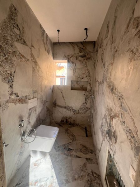 Tirane, jepet me qera Vile Kati 2, 335 m² 2.000 € (Garden Building)