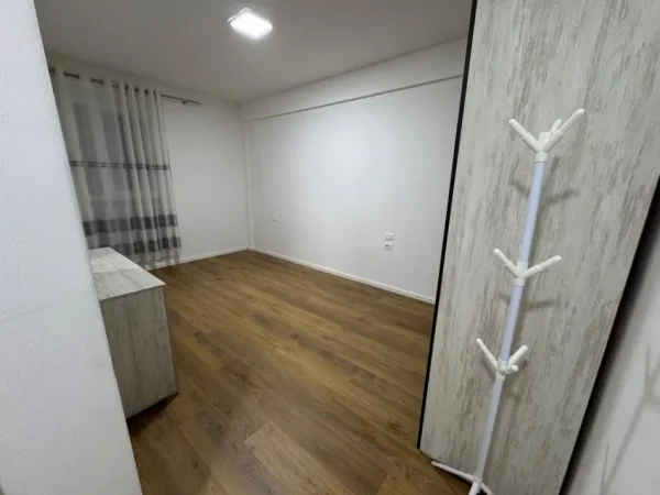Tirane, jepet me qera apartament 2+1+Ballkon Kati 2, 111 m² 700 € (Don Bosko)