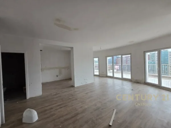 Tirane, jepet me qera zyre Kati 9, 224 m² 1.600 € 