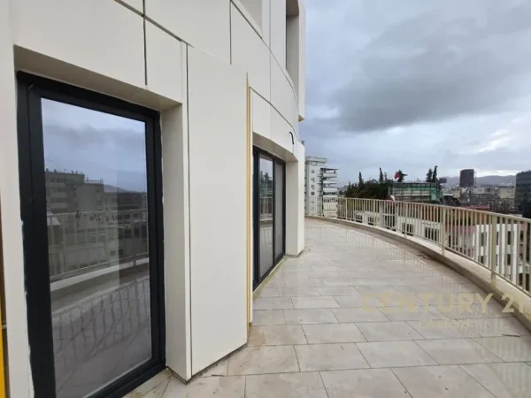 Tirane, jepet me qera zyre Kati 9, 224 m² 1.600 € 