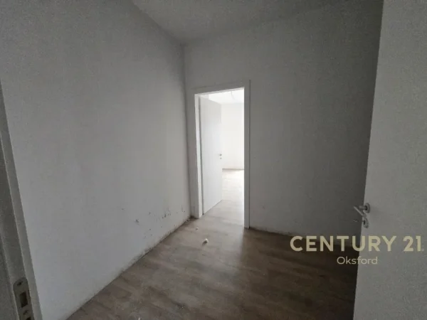 Tirane, jepet me qera zyre Kati 9, 224 m² 1.600 € 