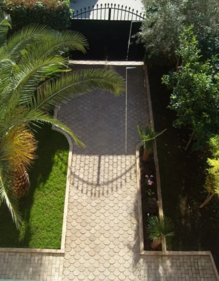 Tirane, shitet Vile 3 Katshe Kati 3, 388 m² 850.000 € (don bosko)