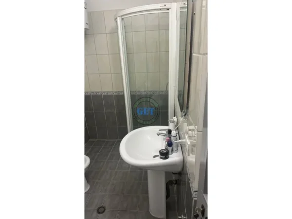 Durres, jepet me qera apartament 1+1 Kati 5, 75 m² 300 € (Majestic, Shkëmbi i Kavajës)