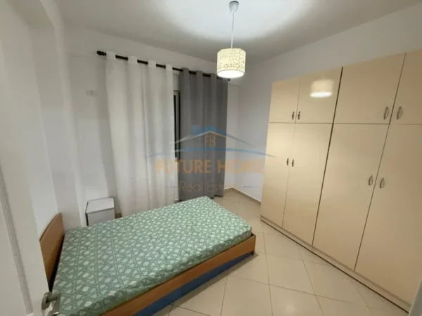 Tirane, jepet me qera apartament 2+1+Ballkon Kati 4, 99 m² 520 € (Kompleksi Golden Park, Tiranë)
