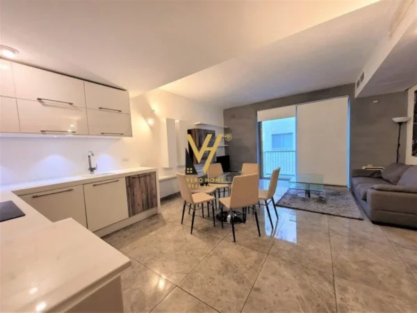 Tirane, jepet me qera apartament 2+1+Ballkon Kati 4, 90 m² 500 € (UNAZA E RE)