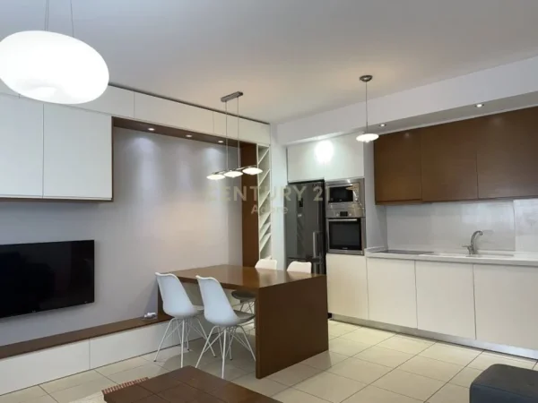 Tirane, jepet me qera apartament 1+1+Ballkon Kati 4, 70 m² 730 € (5 Maj)