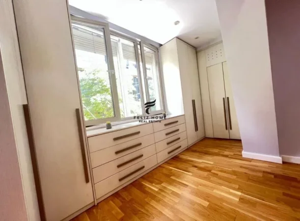 Tirane, jepet me qera apartament 2+1 Kati 1, 100 m² 1.000 € (QENDER)