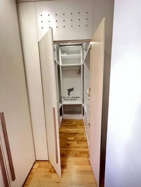 Tirane, jepet me qera apartament 2+1 Kati 1, 100 m² 1.000 € (QENDER)