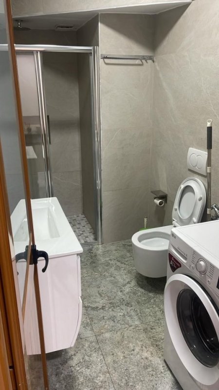 Tirane, jap me qera apartament 2+1+Ballkon Kati 3, 85 m² 650 € (Ne rrugen Dritan Hoxha, afer Hotel Relax)
